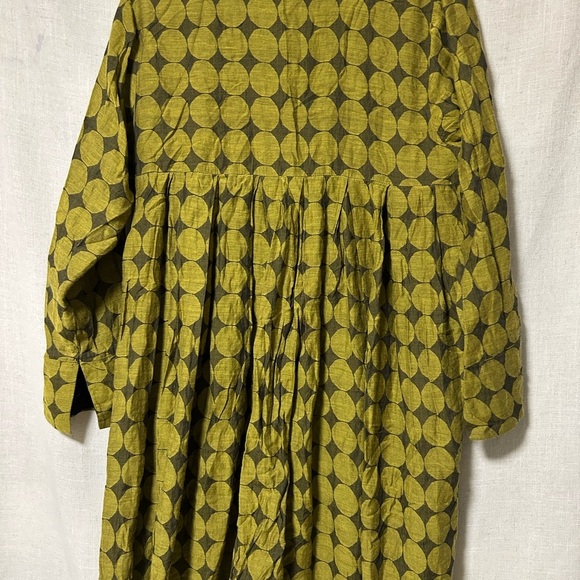 Green and Black Patterned Tunic - Picture 2 of 4